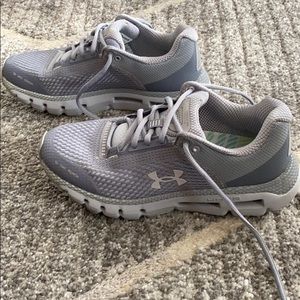 🌪UA Hover Infinite women’s shoe🌪